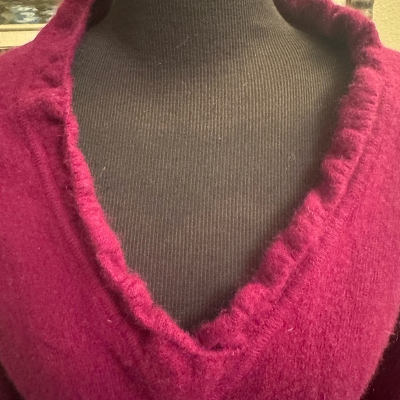 2 PLY CASHMERE WOOL CHARTER CLUB Ruffled V Neck Sweater Burgundy SZ MED Cozy EUC - Picture 11 of 12